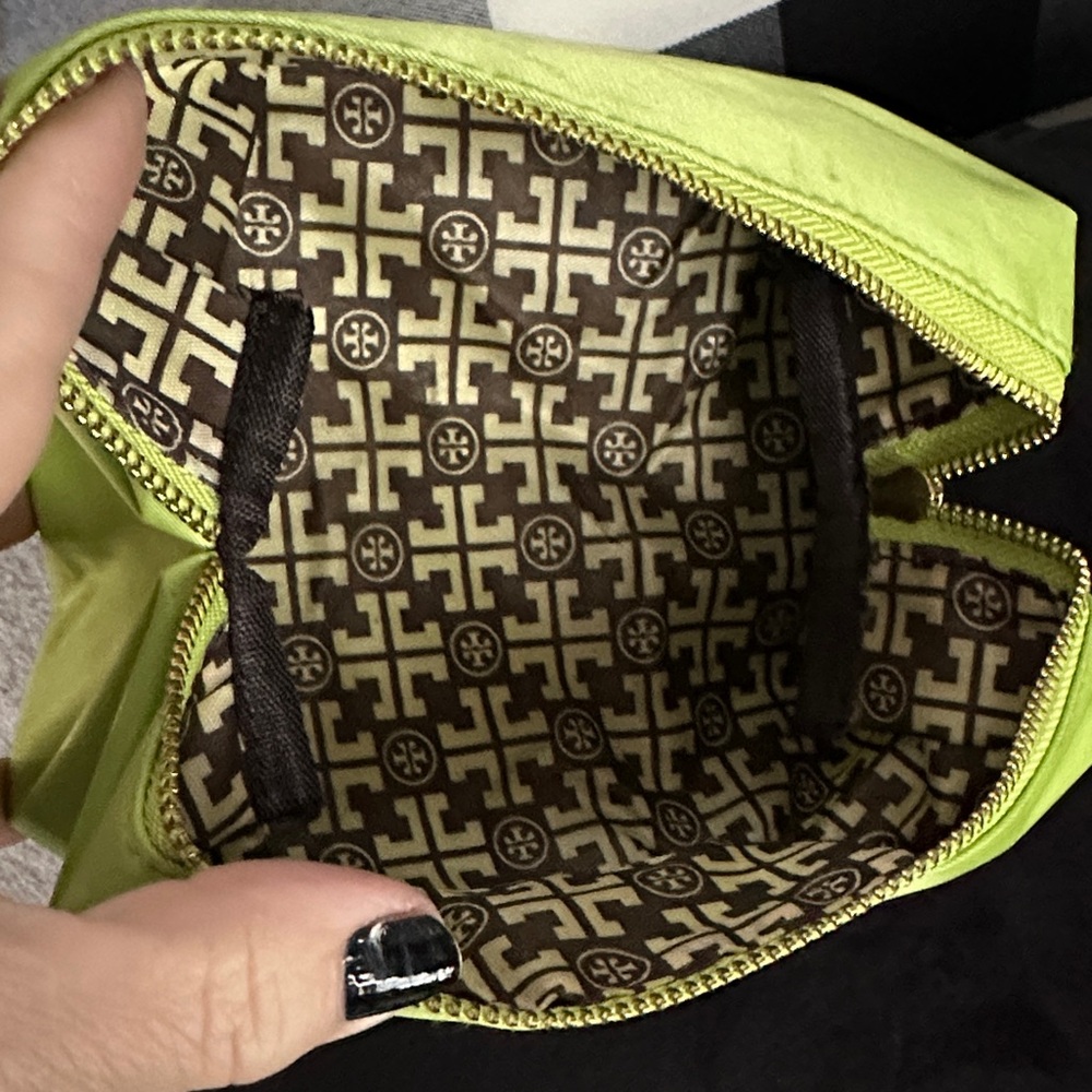 Tory Burch Vibrant Green Cosmetic Case - Picture 9 of 12